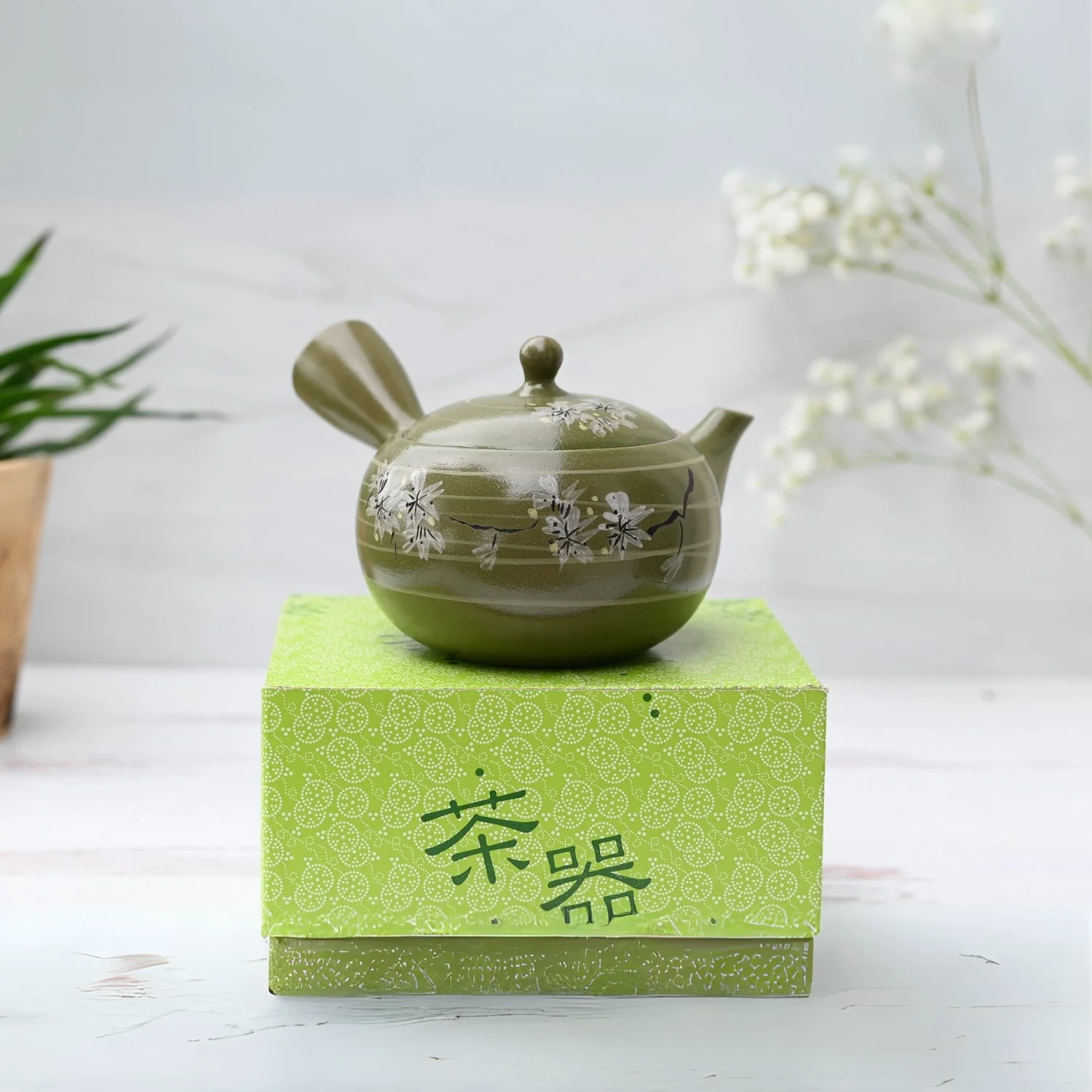 Aprika Life Green Kuysu with Flowers - Japanese Handmade Teapot with Premium Tea Strainer - 12 fl oz/360ml - Image 6