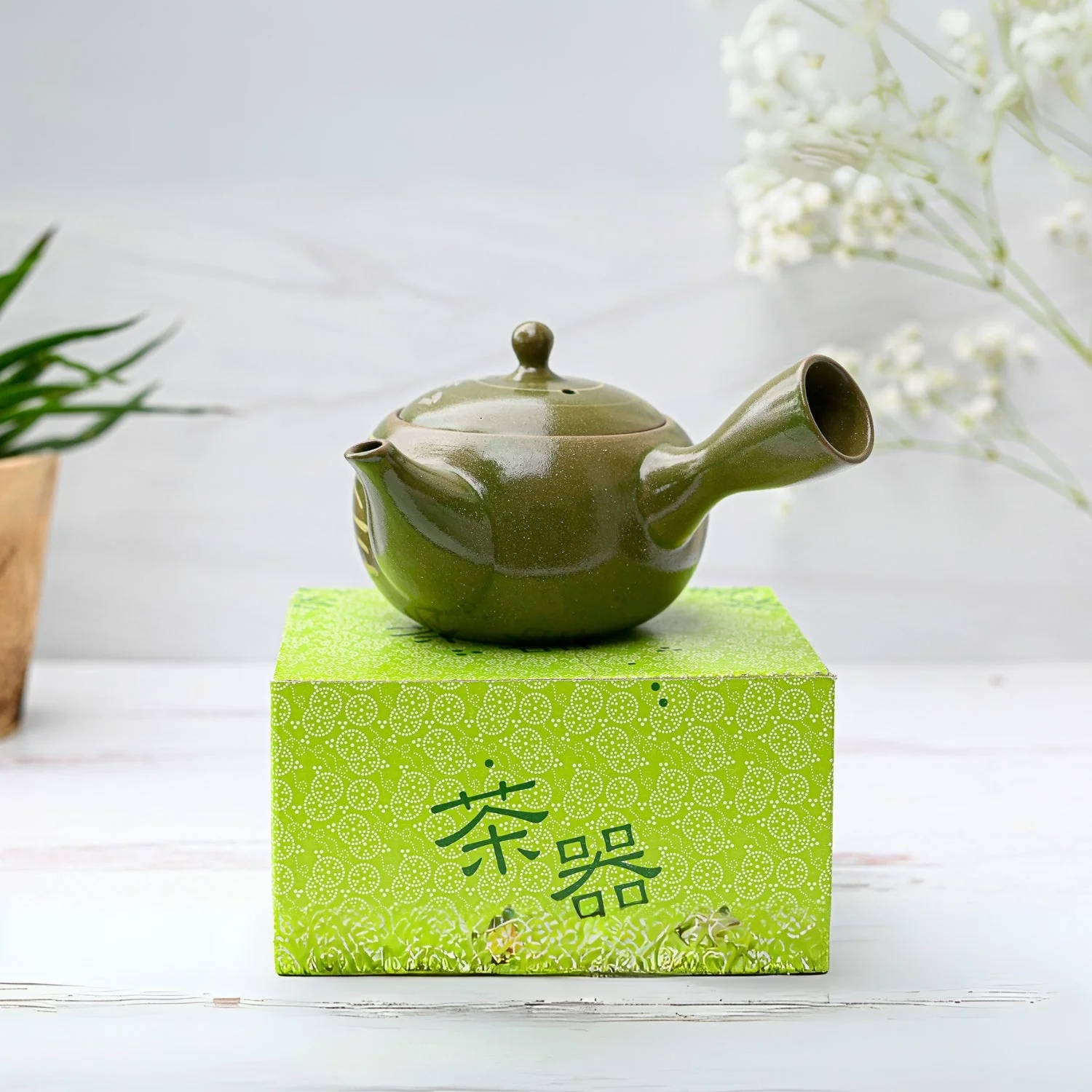 Aprika Life Green Kuysu with Flowers - Japanese Handmade Teapot with Premium Tea Strainer - 12 fl oz/360ml - Image 8