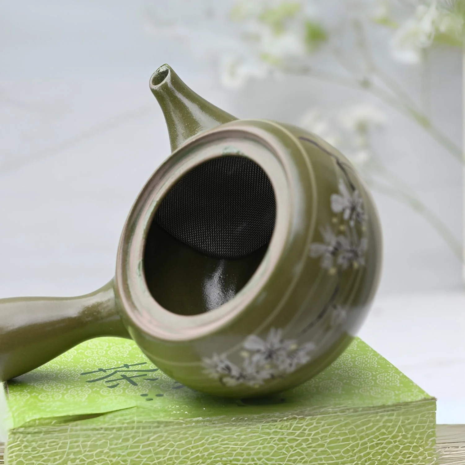 Aprika Life Green Kuysu with Flowers - Japanese Handmade Teapot with Premium Tea Strainer - 12 fl oz/360ml - Image 9