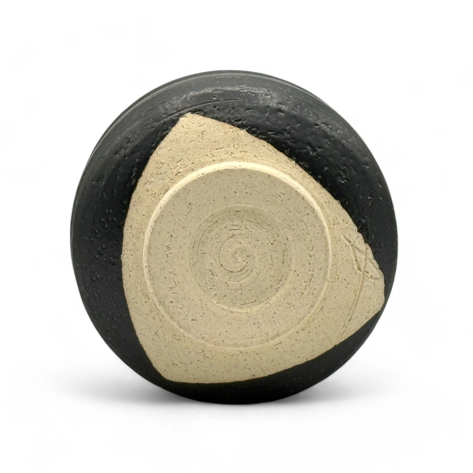 Inoue Tea Kuro Black Mino-yaki Chawan - Japanese Matcha Bowl - Image 4