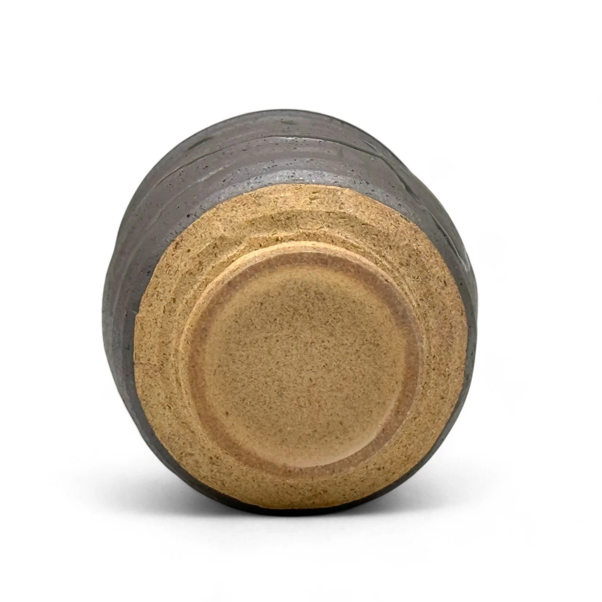 Inoue Tea Kuroitchin Hiwa Black Mino-yaki Yunomi - Japanese Teacup - Image 4