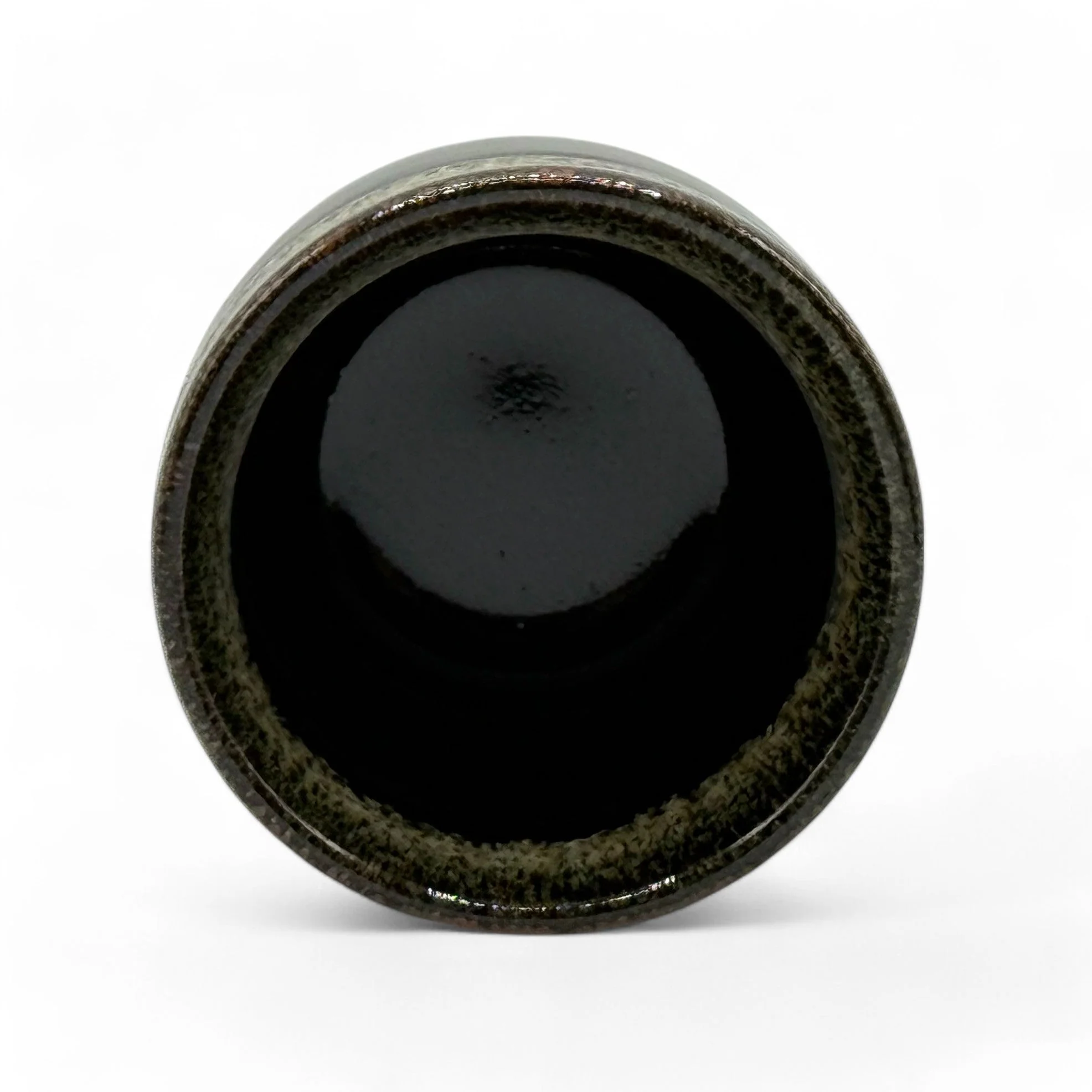 Inoue Tea Tetsu Black Mino-yaki Yunomi - Japanese Teacup - Image 5